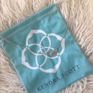 Elisa Pendant Necklace in Filigree